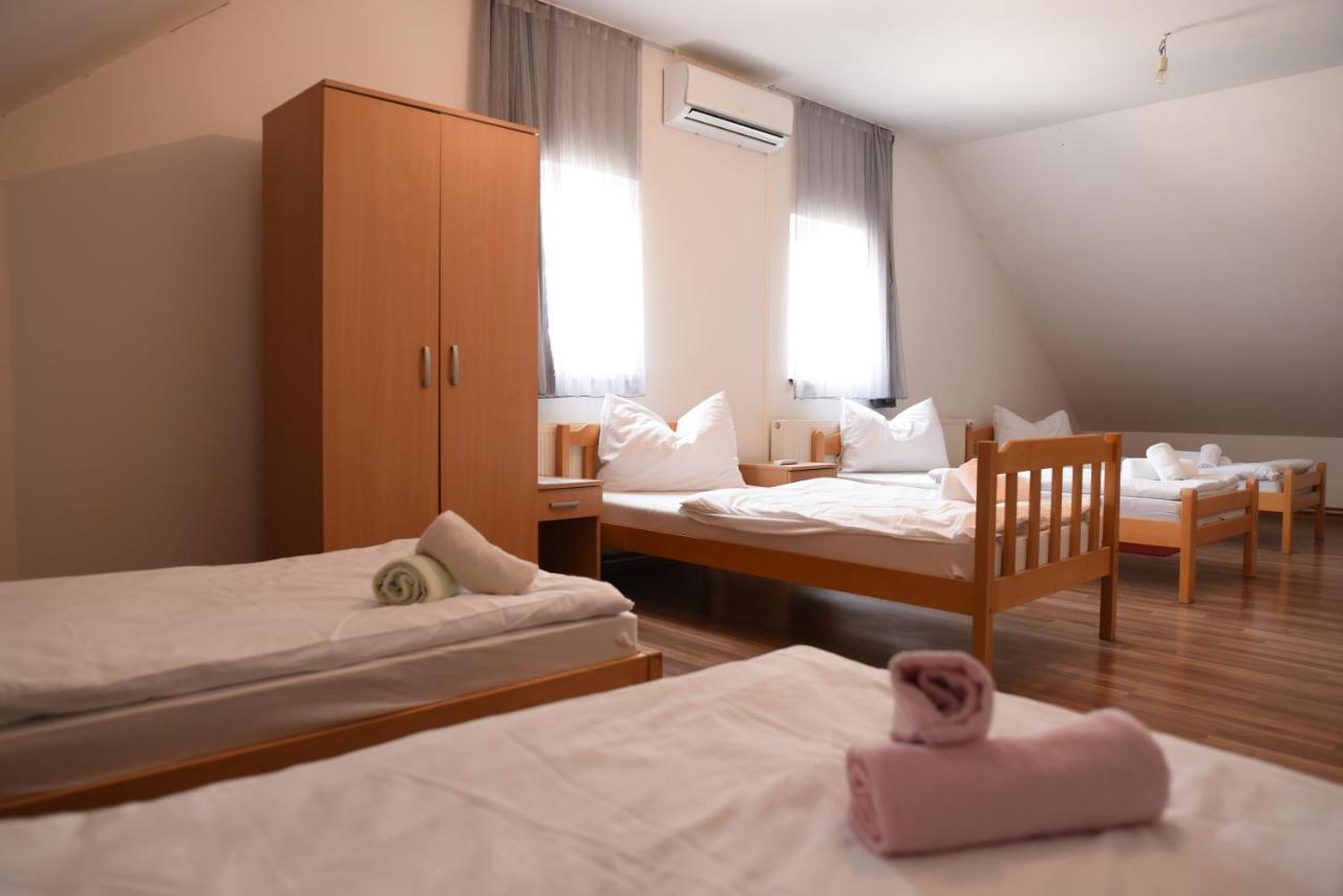Hotel Prenociste Dzinic Zupanja Exterior foto